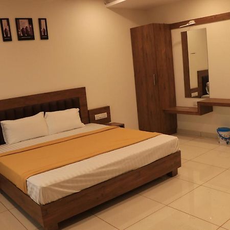Hotel Viraj Residency Bhuj Exterior foto